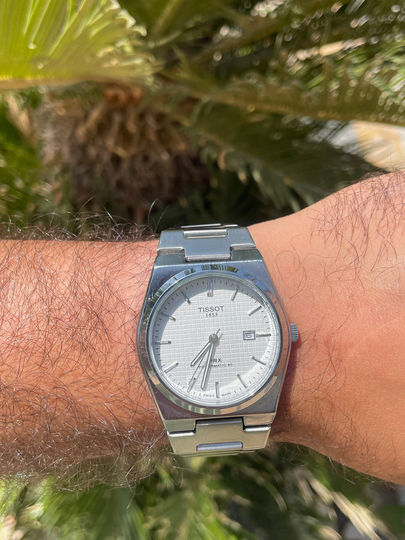 ساعة Tissot دائرية باللون الفضي