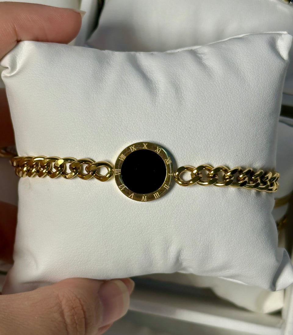 Bulvgari in black