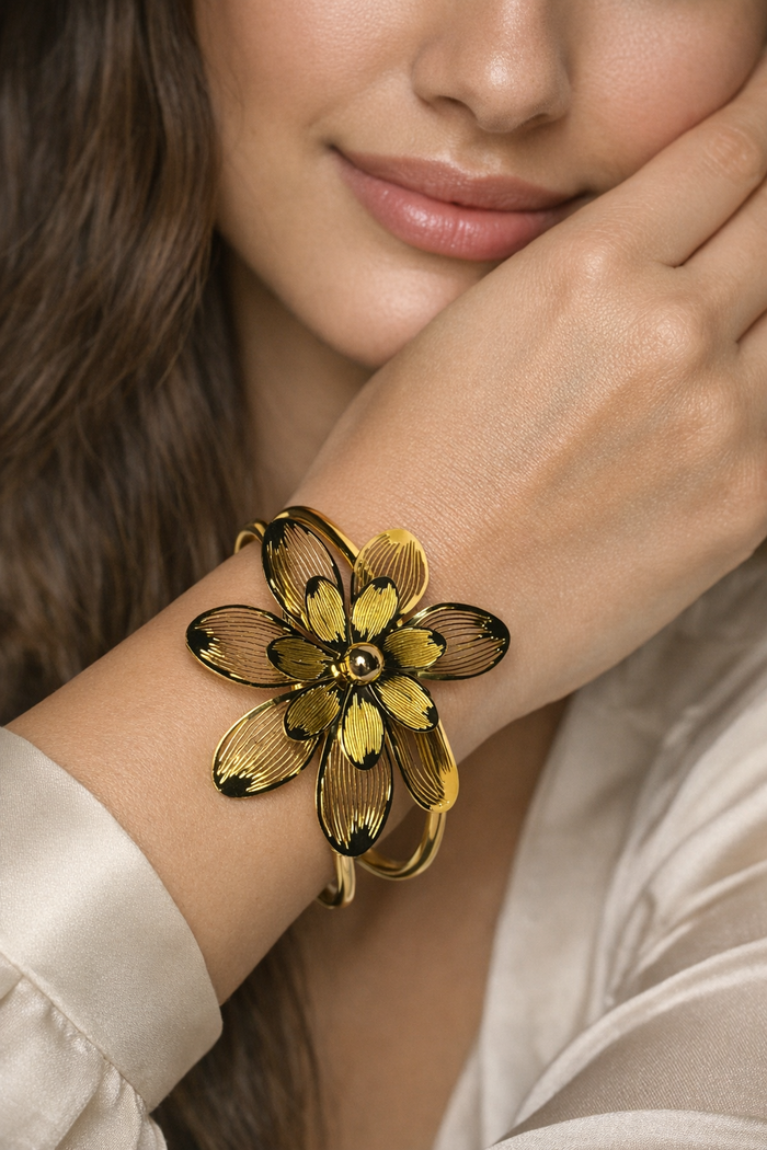 Big flower bracelet