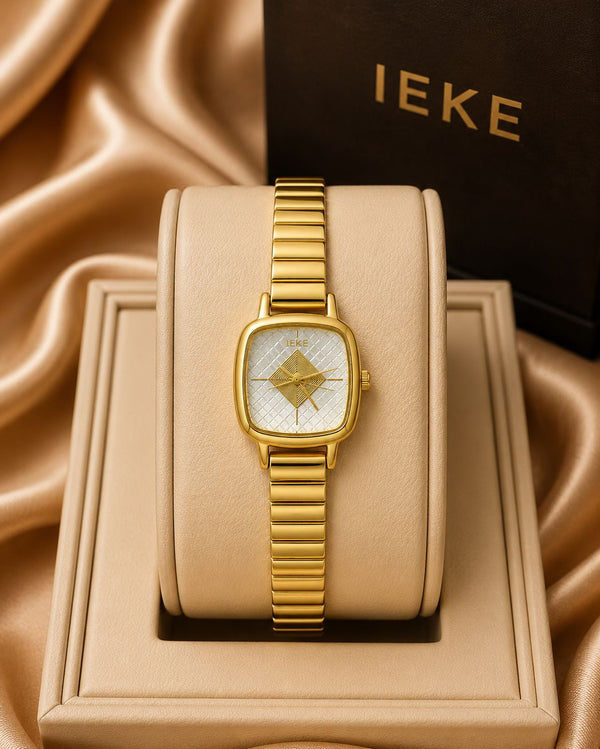 Ieke in gold and white