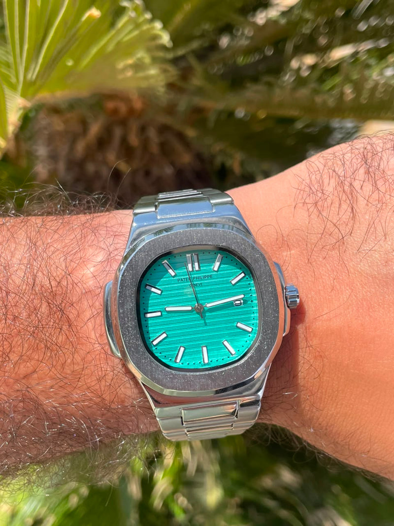 ساعة Patek Philippe بتصميم أوتوماتيك