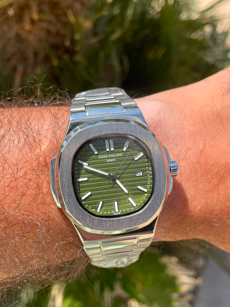 ساعة Patek Philippe بتصميم أوتوماتيك