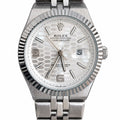 Men's Silver-Tone Fluted Bezel Date Watch – Textured White Dial. Silver-tone multi-link metal bracelet, fluted bezel, white geometric-patterned dial, and magnified date window.