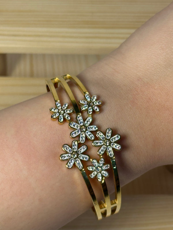 Flower diamond bracelet