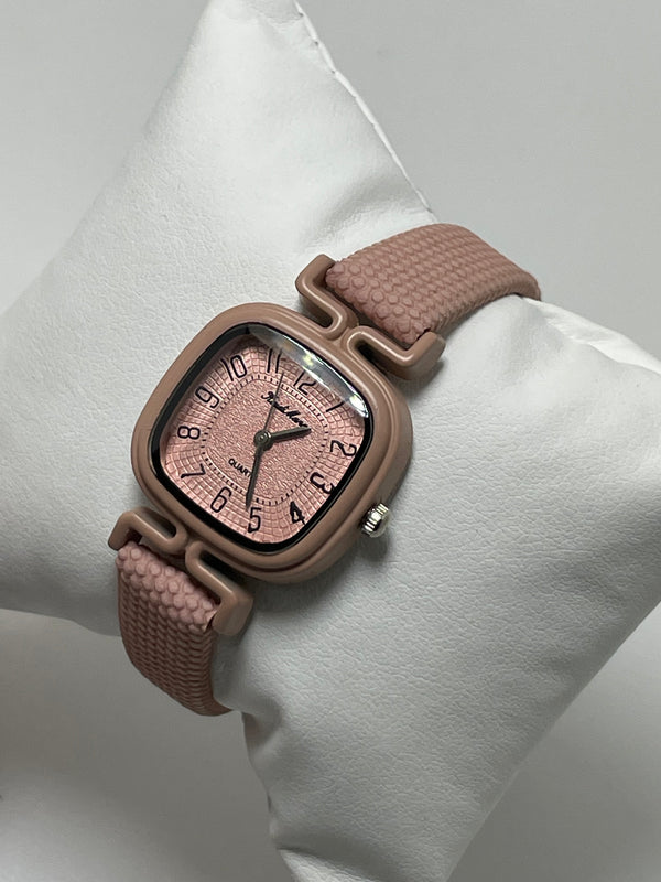 Leather watch in pink