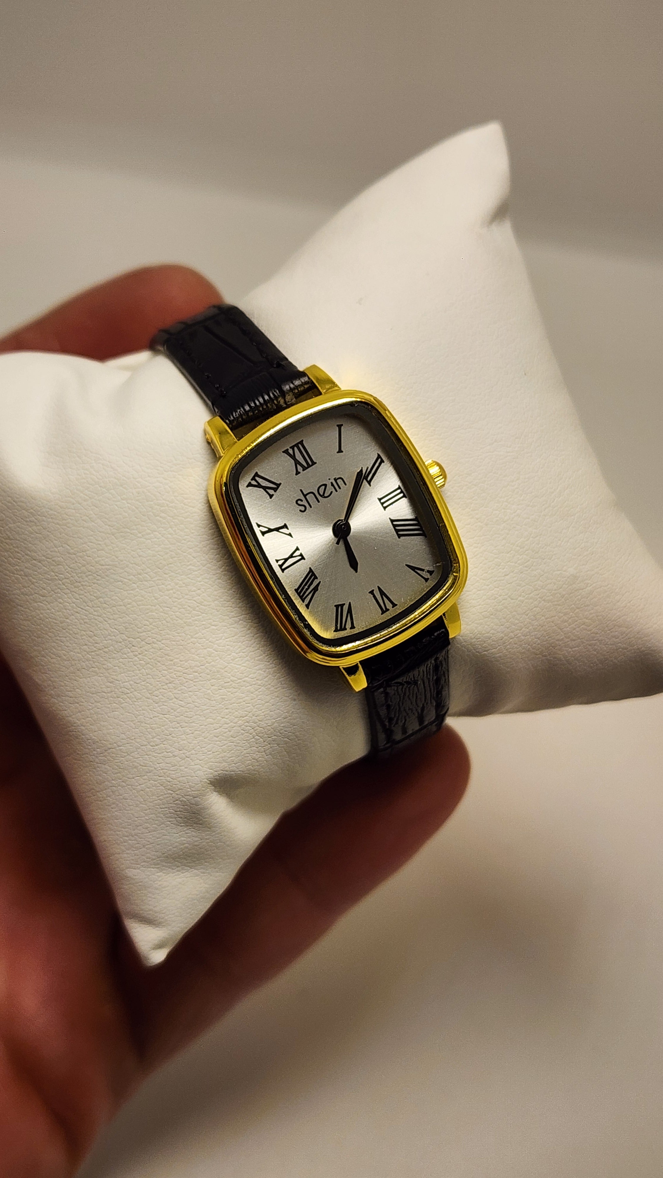 Square shein in black