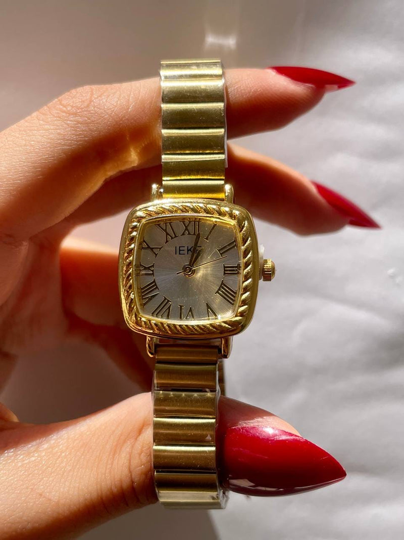 Molten ieke in gold