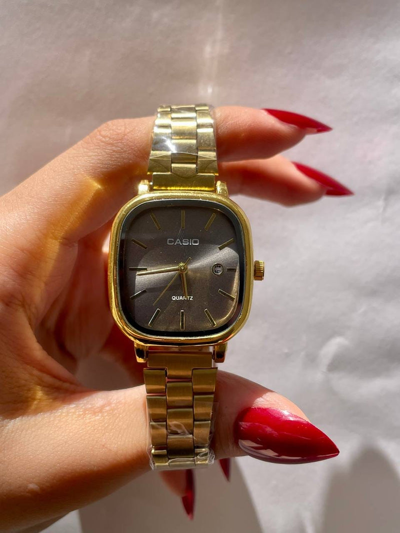 ساعة Casio باللون الأسود